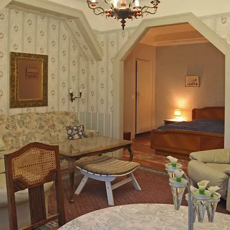 Hotel Schloss Helmsdorf 2*