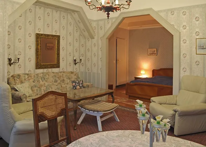 Hotel Schloss Helmsdorf 2*